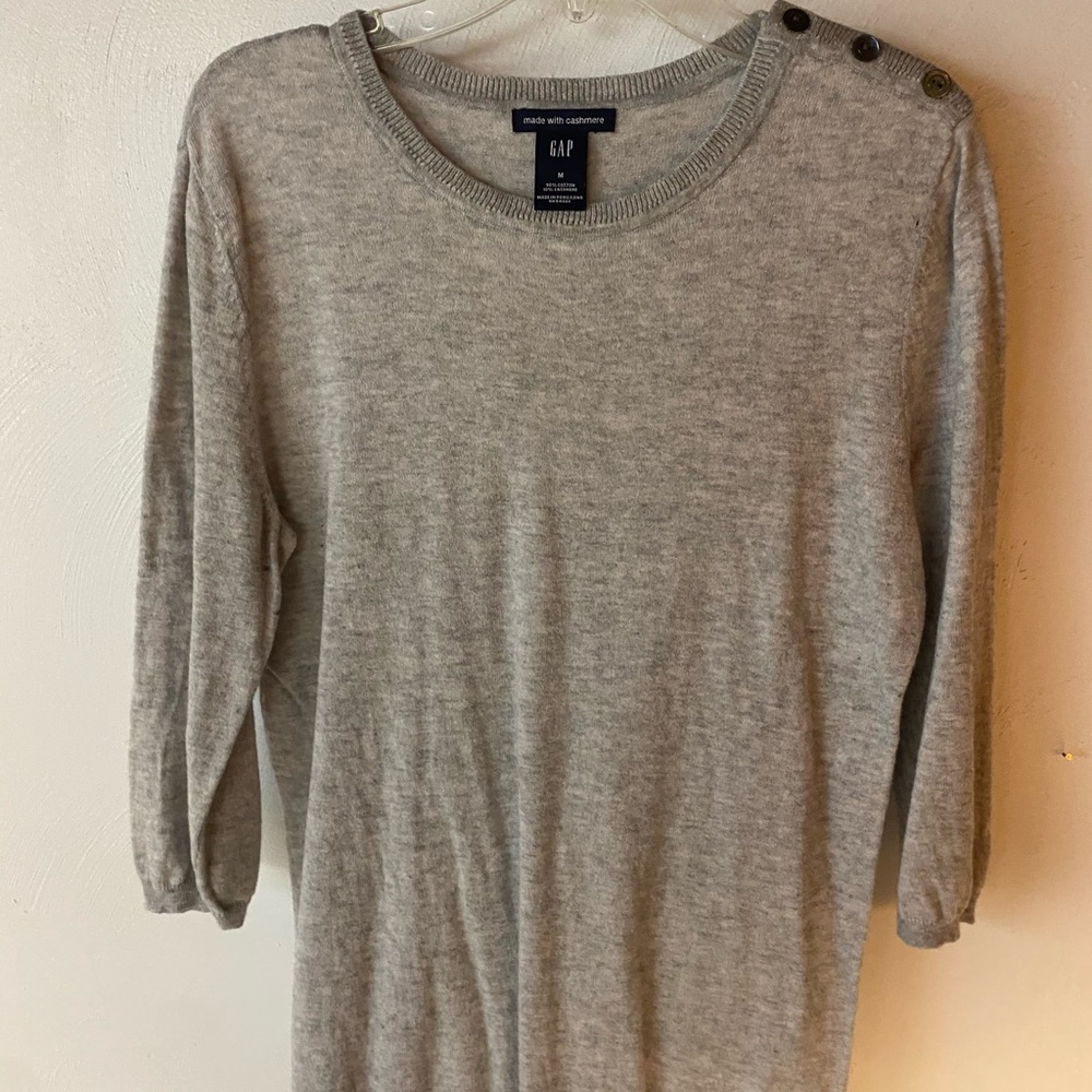 Gap sweater